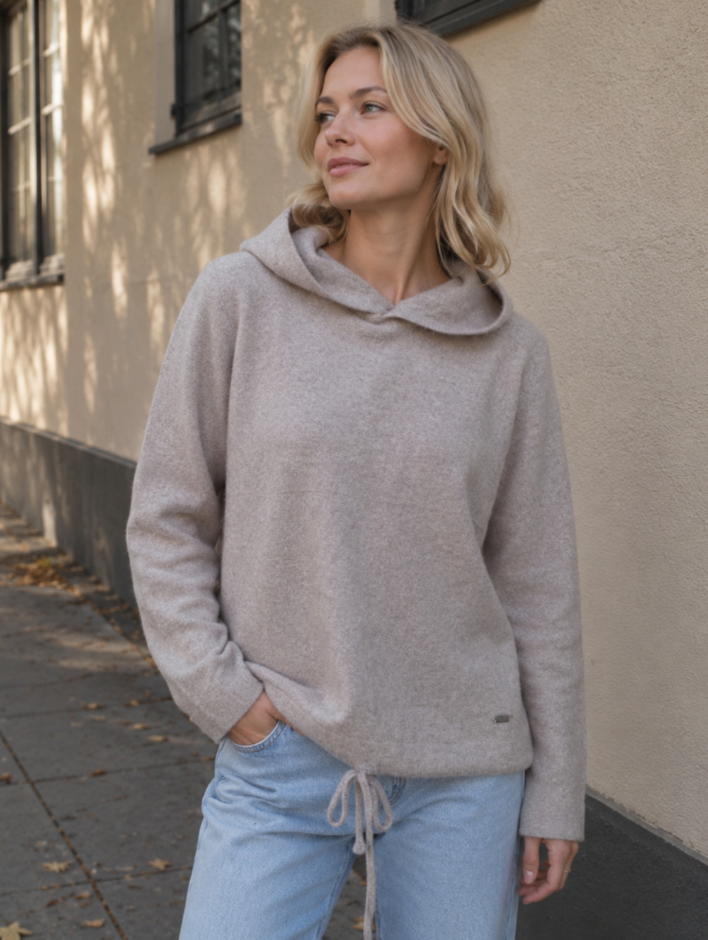 ALPHA TAURI Soft Cashmere Hoodie with Drawstrings, Size M